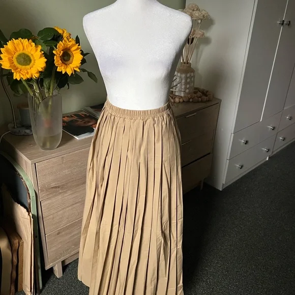 Beige Camel Tan Pleated Elastic High-Waist Modest Maxi Cotton Lightweight Skirt - Picture 5 of 16